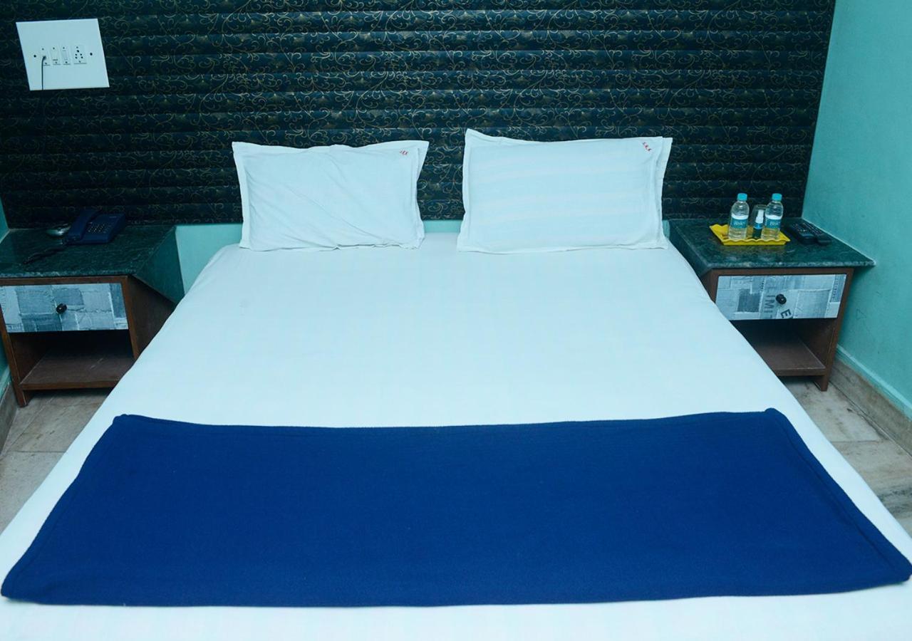 Srk Hotel Mumbai Ngoại thất bức ảnh